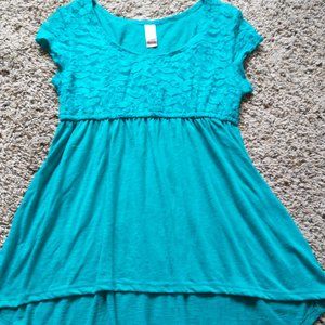 No Boundaries - Size Small - Teal Hi-Low Blouse with Lace Pattern